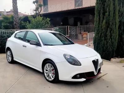 Usata Alfa Romeo Giulietta Super 150 CV (110 kW) 2016 Bianco Utilitaria