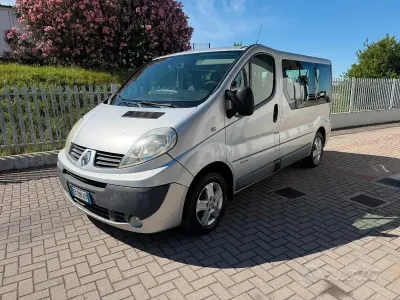 Usata Renault Trafic Komfort 115 CV (84 kW) 2011 Grigio Monovolume