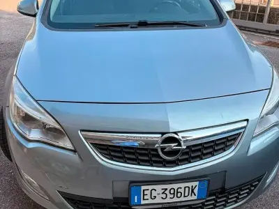 Usata Opel Astra 110 CV (80 kW) 2010 Grigio Berlina