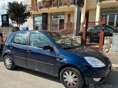 Usata Ford Fiesta 68 CV (50 kW) 2002 Blu Utilitaria