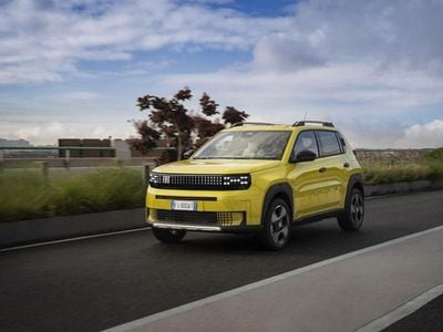 Nuova Fiat Grande Panda Pop 83 kW (113 CV) 2025 Bronzo metallizzato Utilitaria
