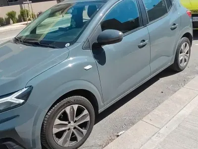 Usata Dacia Sandero Essentiel 101 CV (74 kW) 2023 Grigio Berlina