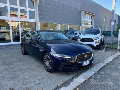 Usata Jaguar XE R-Dynamic 180 CV (132 kW) 2019 Blu metallizzato Berlina