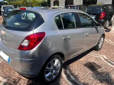 Usata Opel Corsa Edition 63 CV (46 kW) 2013 Utilitaria