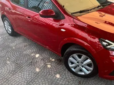 Usata Dacia Sandero Comfort 101 CV (74 kW) 2022 Rosso Berlina