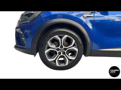 Usata Renault Captur Techno 145 CV (106 kW) 2023 Blu scuro SUV