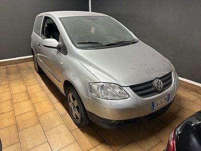 Usata VW Fox 69 CV (50 kW) 2005 Grigio metallizzato Utilitaria