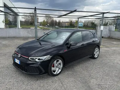 Używany VW Golf VIII GTI 245 KM (180 kW) 2023 Czarny Sedan/Limuzyna