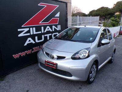 Usata Toyota Aygo 68 CV (50 kW) 2007 Argento Utilitaria