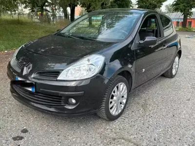 Usata Renault Clio III 75 CV (55 kW) 2008 Nero Utilitaria