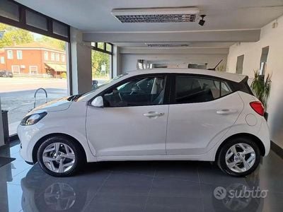 Usata Hyundai i10 67 CV (49 kW) 2023 Bianco Utilitaria