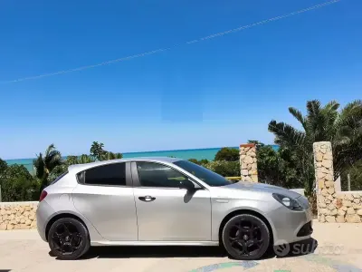 Usata Alfa Romeo Giulietta Tech Edition 120 CV (88 kW) 2019 Grigio Utilitaria