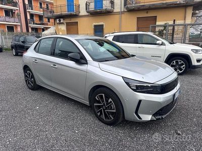 Usata Opel Corsa 100 CV (73 kW) 2025 Grigio Utilitaria