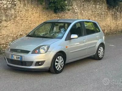 Occasion Ford Fiesta 75 ch (55 kW) 2007 Gris Citadine