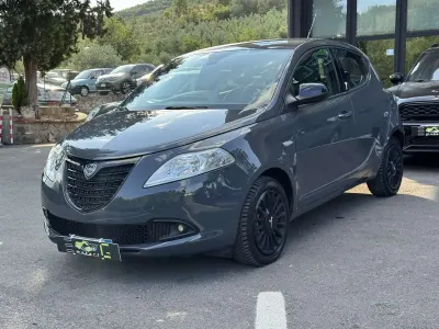 Usata Lancia Ypsilon 69 CV (50 kW) 2015 Grigio Utilitaria