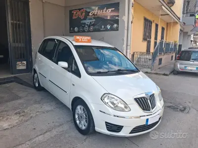 Usata Lancia Musa 77 CV (56 kW) 2009 Bianco Monovolume