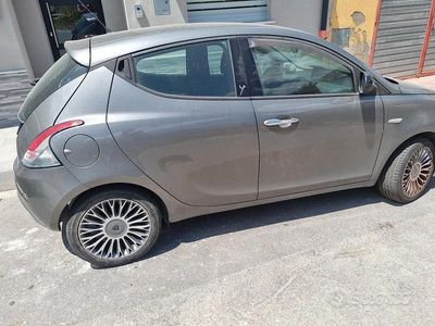 Usata Lancia Ypsilon 90 CV (66 kW) 2012 Utilitaria