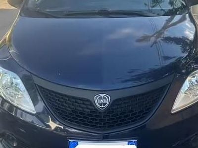 Usata Lancia Ypsilon 69 CV (50 kW) 2018 Blu Utilitaria