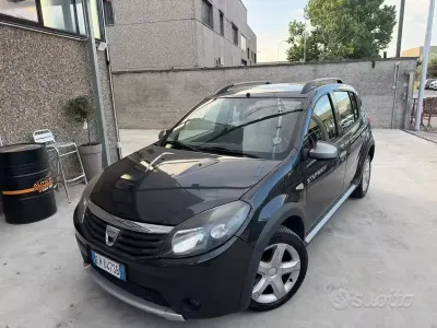 Usata Dacia Sandero Stepway 88 CV (64 kW) 2011 Grigio Berlina