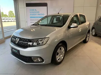 Usata Dacia Sandero Acces 73 CV (53 kW) 2020 Grigio Berlina