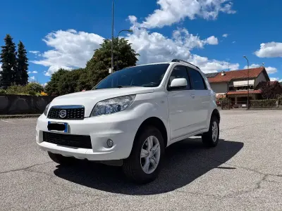 Usata Daihatsu Terios HIRO 105 CV (77 kW) 2010 Bianco SUV