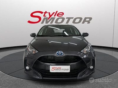 Grigio Usata 2024 Toyota Yaris Hybrid Business Edition Berlina | 19.499 € (Buon prezzo)