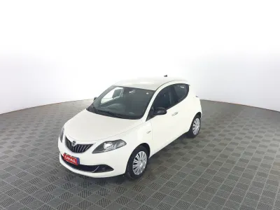 Usata Lancia Ypsilon Silver 69 CV (50 kW) 2022 Bianco neve Utilitaria