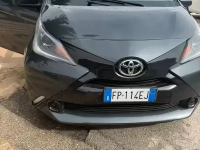 Usata Toyota Aygo 69 CV (50 kW) 2018 Blu Utilitaria