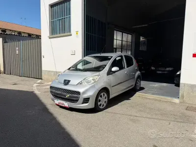 Usata Peugeot 107 68 CV (50 kW) 2009 Grigio Utilitaria