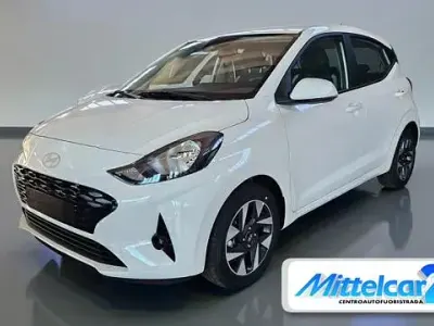 Nuova Hyundai i10 63 CV (46 kW) 2025 Grigio scuro metallizzato Utilitaria