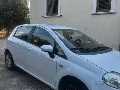 Usata Fiat Grande Punto 75 CV (55 kW) 2008 Bianco Utilitaria