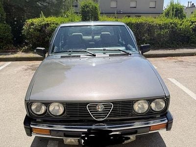 Usata Alfa Romeo Alfetta Quadrifoglio 130 CV (95 kW) 1984 Grigio Berlina