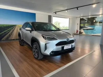 Usata Toyota Yaris Hybrid Lounge 92 CV (67 kW) 2022 Argento Station wagon