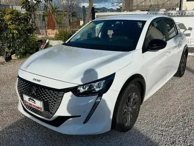 Usata Peugeot 208 GT 56 kW (77 CV) 2022 Bianco Utilitaria