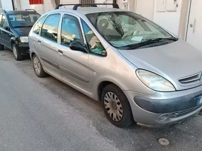 Usata Citroën Xsara Picasso 109 CV (80 kW) 2001 Grigio Monovolume