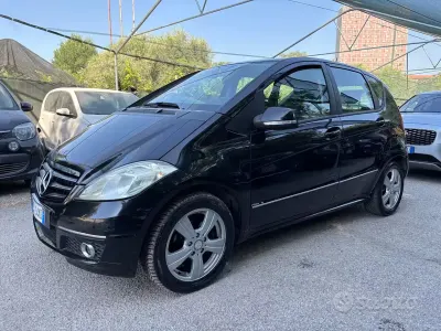 Usata Mercedes A180 109 CV (80 kW) 2011 Nero Utilitaria
