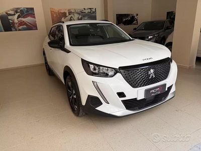 Usata Peugeot 2008 Allure 130 CV (95 kW) 2022 Bianco SUV