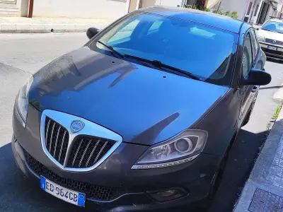Usata Lancia Delta 122 CV (89 kW) 1996 Grigio Utilitaria