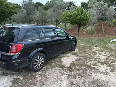 Usata Opel Astra 2005 Nero Station wagon