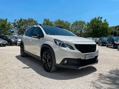 Usata Peugeot 2008 GT-line 120 CV (88 kW) 2019 Bianco SUV