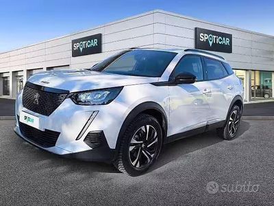 Usado Peugeot 2008 Allure 101 HP (74 kW) 2023 Branco SUV
