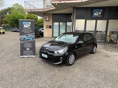 Käytetty Kia Rio 84 HP (61 kW) 2018 Musta Sedan