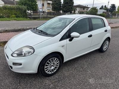 Usata Fiat Punto Street 75 CV (55 kW) 2015 Bianco Utilitaria
