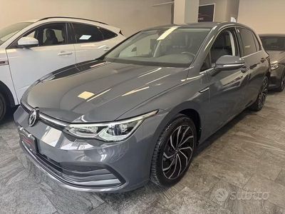 Usata VW Golf VIII Style 116 CV (85 kW) 2022 Grigio Berlina