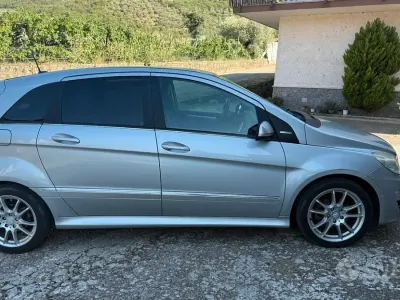 Usata Mercedes B180 116 CV (85 kW) 2010 Grigio Monovolume