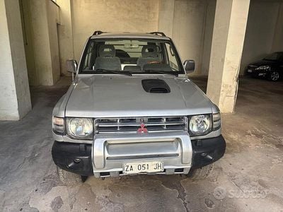 Usata Mitsubishi Pajero 125 CV (91 kW) 1999 Grigio SUV