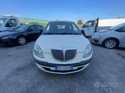 Usata Lancia Ypsilon 80 CV (58 kW) 2004 Beige Utilitaria