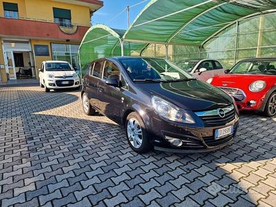 Usata Opel Corsa Edition 86 CV (63 kW) 2010 Nero Berlina