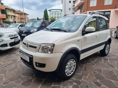 Usata Fiat Panda 4x4 75 CV (55 kW) 2012 Bianco Utilitaria