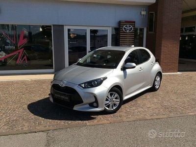 Usata Toyota Yaris Active 72 CV (52 kW) 2021 Grigio Utilitaria